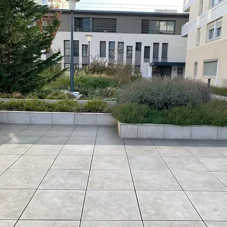 Haut Standing Suresnes Exterior photo