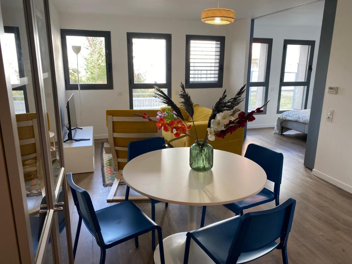 Standing Apartment *