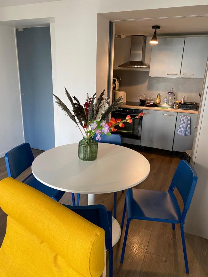 Standing Apartment *