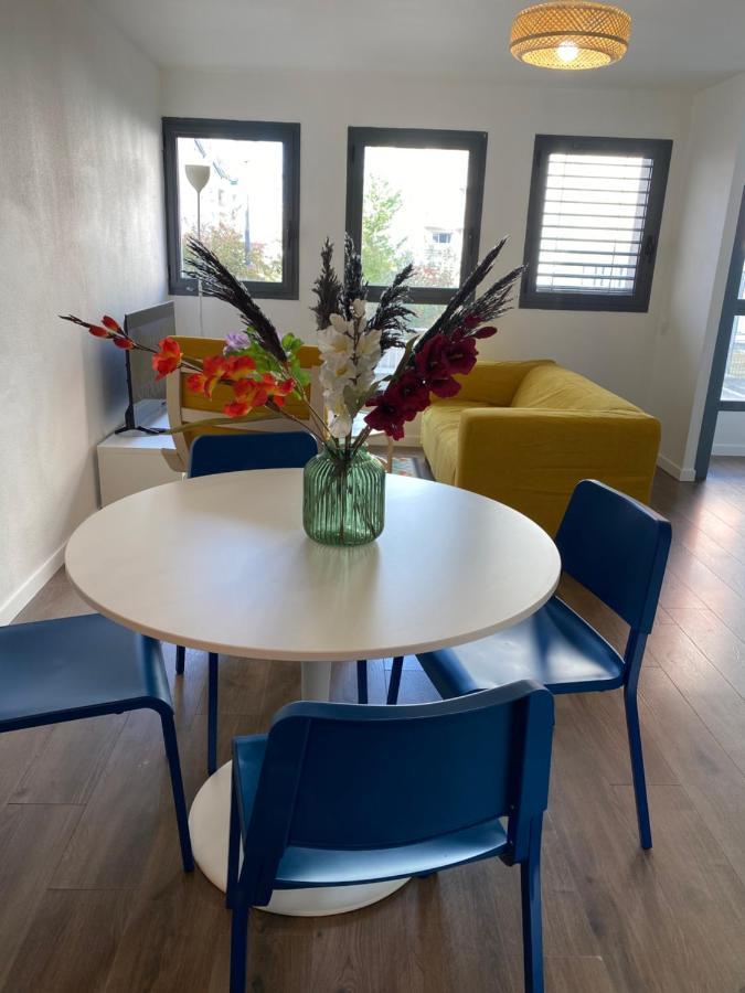 Standing Apartment *