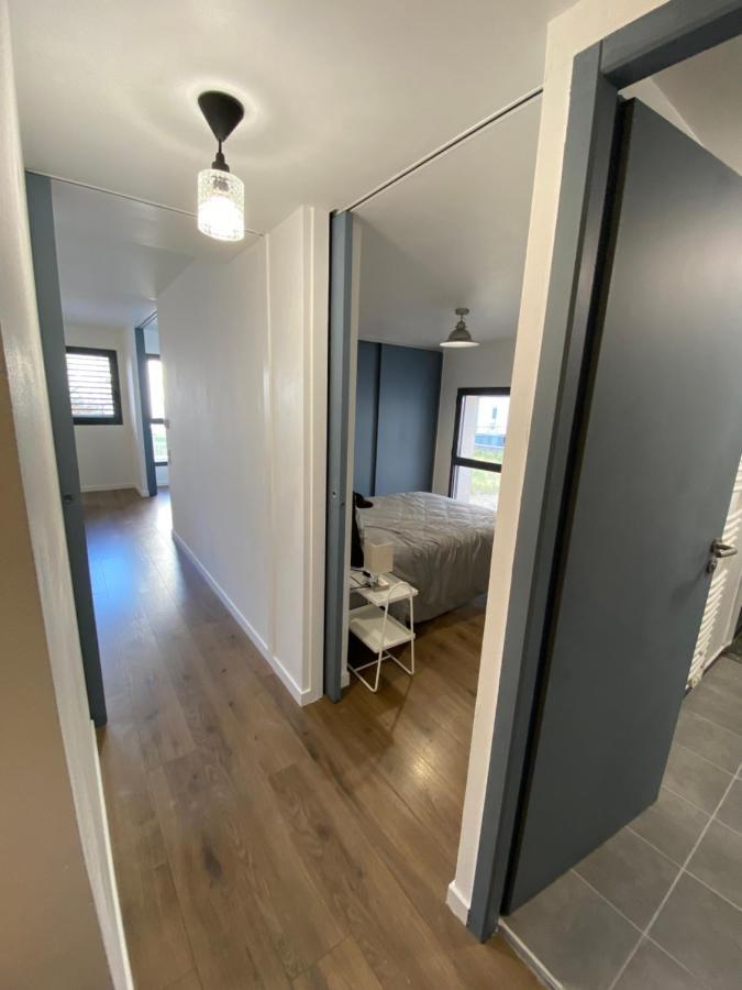 Standing Apartment *