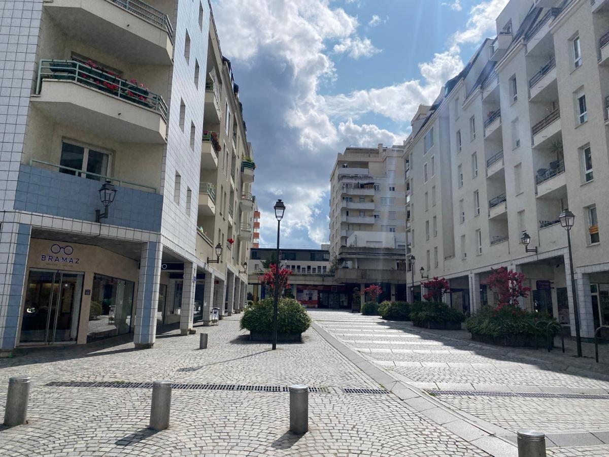 Apartment Standing Suresnes
