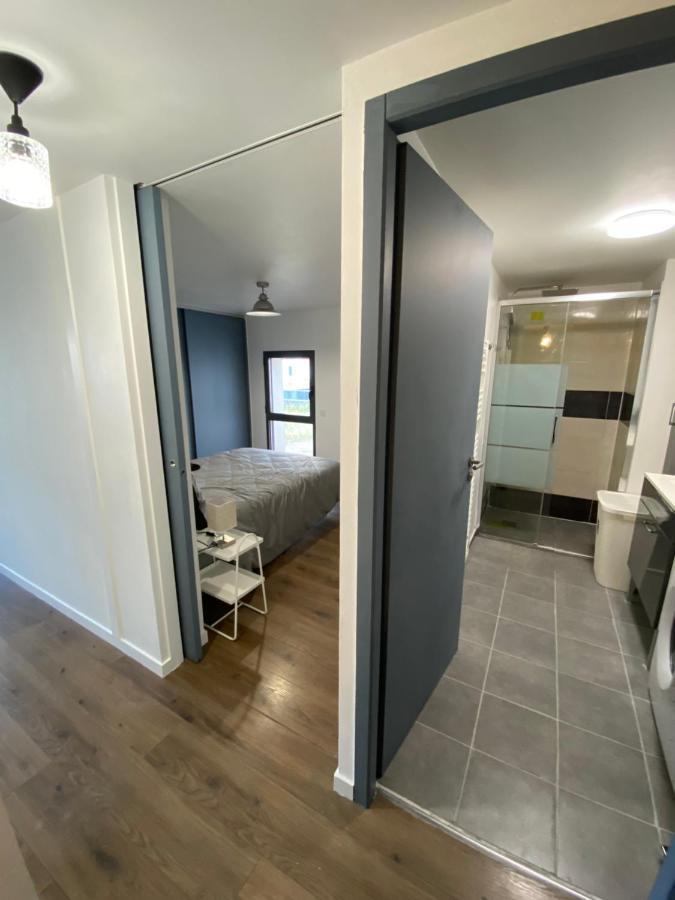 Apartment Standing *
